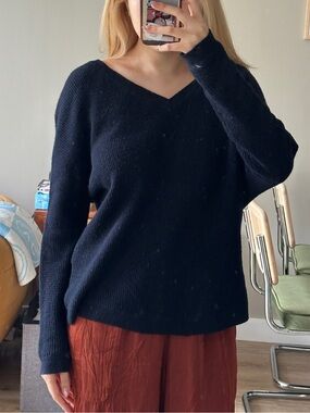 Vince navy/blue V-neck wool and cashmere sweater